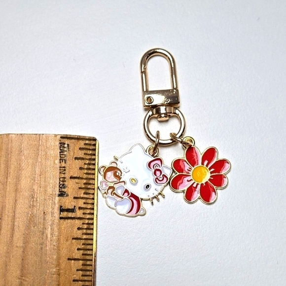 Winking Hello Kitty Keychain - Picture 2 of 6